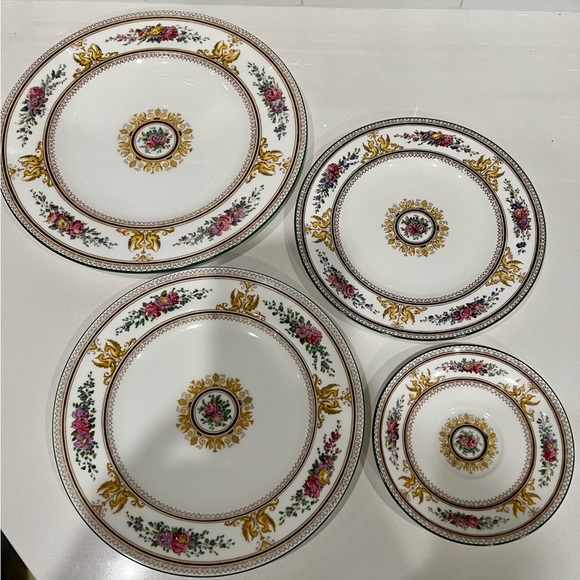Gorgeous & Antique Hand-Painted Porcelain ‘Columbia’ Wedgwood Pattern W595 Set! - Picture 3 of 14